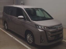 Toyota Noah 2022