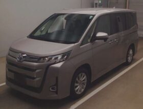 Toyota Noah 2022